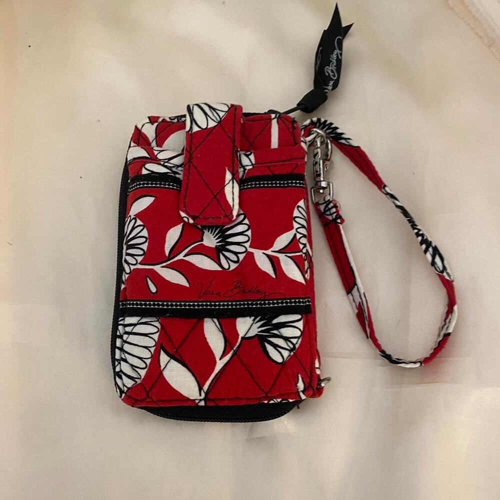 Retired Vera Bradley Carry It All Wristlet Deco Daisy Red Floral Zip Wallet